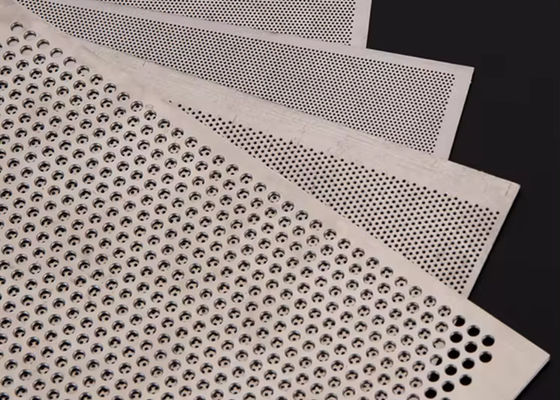 Fogli perforati in acciaio inossidabile 304 personalizzabili con rivestimento in polvere per ingegneria di precisione