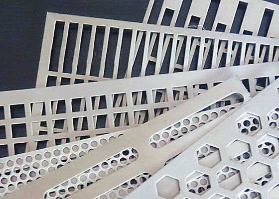 Piastra di metallo perforata di acciaio inossidabile 304 rotondo quadrato esagonale controllo delle forme dei fori personalizzabili
