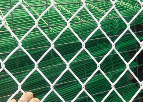 Crochet Uniform Mesh PVC rivestito Chain Link Fence Superficie liscia con lunga durata di vita