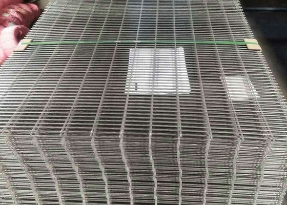 Pannello di rete galvanizzato a buco quadrato saldato per recinzioni e sicurezza