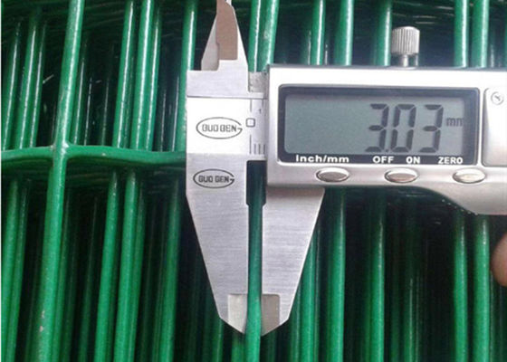 Ferro galvanizzato verde Pvc rivestito di acciaio Saldato filo laminato rete di recinzione fori quadrati per giardino all'aperto o gabbia per animali domestici