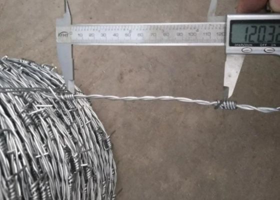 Maglia di filo spinato resistente alla corrosione a più colori Lunghezza personalizzata 7,5-15 cm Spaziatura tra le spalle