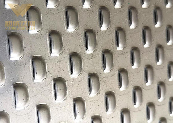 Piastra perforata in metallo a prova di pioggia impermeabile 304 inossidabile Piastra perforata in metallo a prova di pioggia con soffitti isolanti acustici a rete metallica